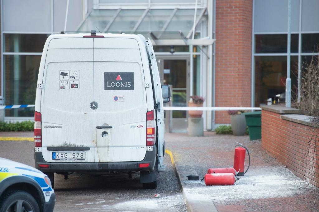 
Flera värdetransporter har utsatts för rån, ett skäl till att facket krävt dubbelbemanning.  Foto: Fredrik Sandberg/ TT-arkivbild                                            