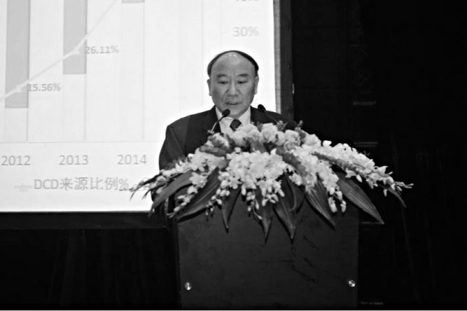 

Zheng Shushen, leverkirurg som dessutom aktivt förföljt falungong, håller ett föredrag i Chengdu, 21 november 2017. Foto: haodf.com                                                                                        