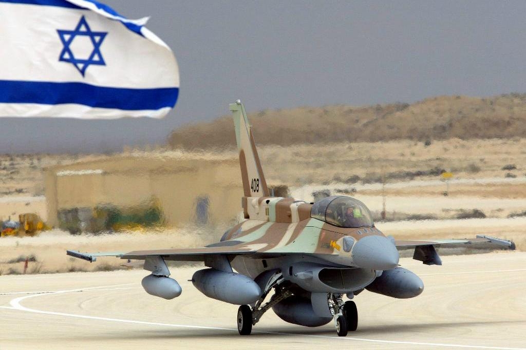Israeliska stridsflygplan har attackerat vapentransporter i Syrien som var på väg till den Iranstödda libanesiska shiamilisen Hizbollah, som strider på president Bashar al-Assads sida i kriget. Foto: Arkivbild.
Lefteris Pitarakis/AP/TT