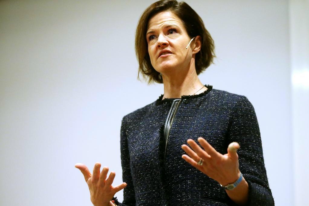 
Moderaternas partiledare Anna Kinberg Batra talade inför studenter på Karlstad universitet dagen före partiets stora Sverigemöte i staden. Foto: Linn Malm n/TT                                            