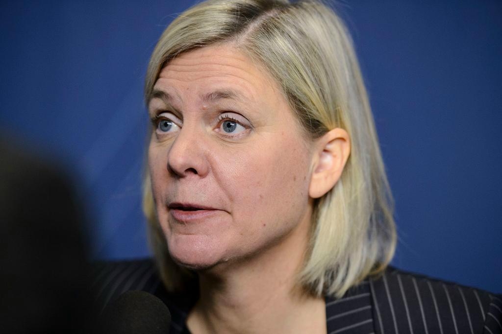 


Finansminister Magdalena Andersson (S) föreslår ett system där konsumenter får bonus om de köper miljövänliga bilar och där bilar som släpper ut mycket koldioxid straffas med högre skatt. Foto: Noella Johansson/TT-arkivbild                                                                                                                                    