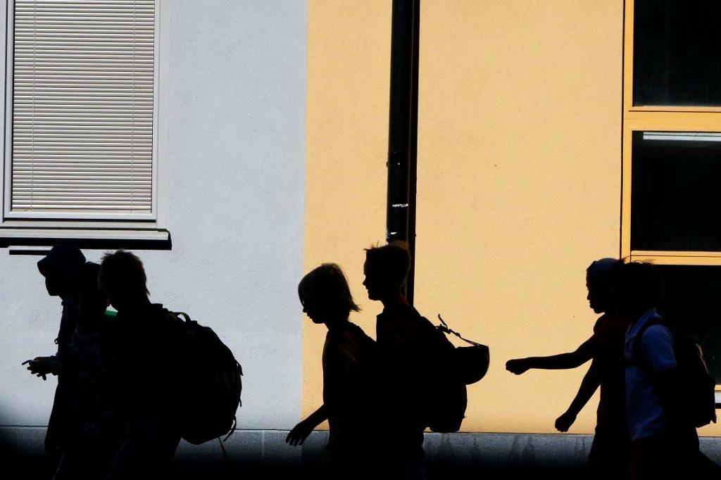 
Barngrupperna på fridshemmen minskar, men bland personalen har andelen med pedagogisk högskoleexamen minskat. Foto: Hasse Holmberg/TT-arkivbild                                            