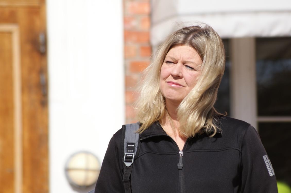 







Annelie Sjöberg utanför skolan där hon jobbade fram tills förra året. Foto: Privat                                                                                                                                                                                                                                                                                                                                                                