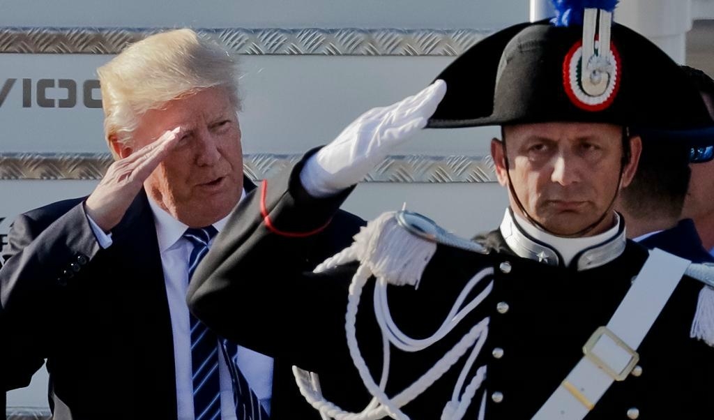 Donald Trump när han landade på flygplatsen Fiumicino utanför Rom. Foto: Andrew Medichini/AP/TT