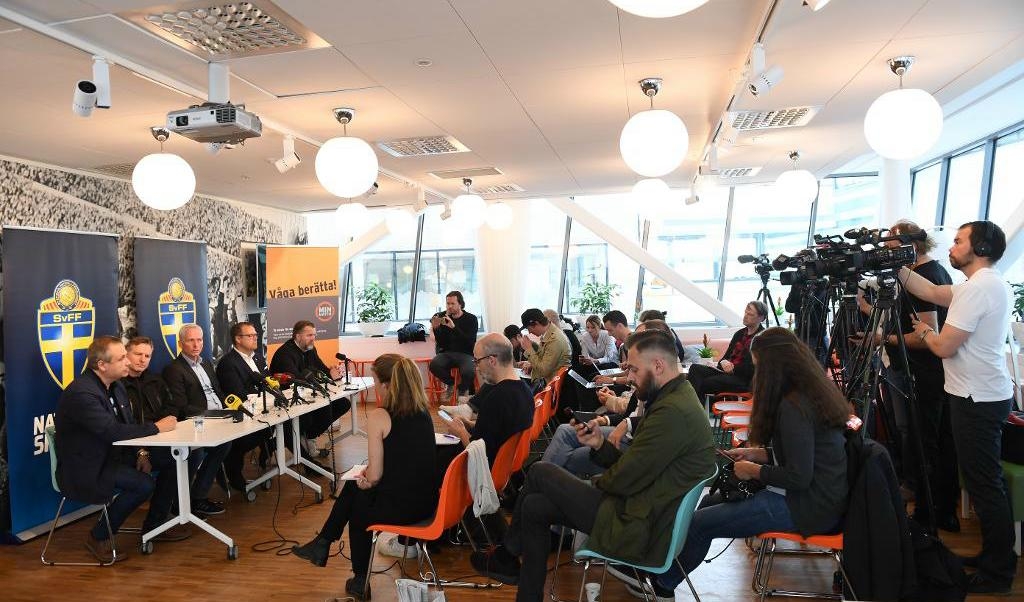 Polisen, Svenska fotbollförbundet, Svensk elitfotboll och AIK höll på torsdagen presskonferens med anledning av att IFK Göteborg-AIK skjutits upp på grund av matchfixningsförsök. Foto: TT