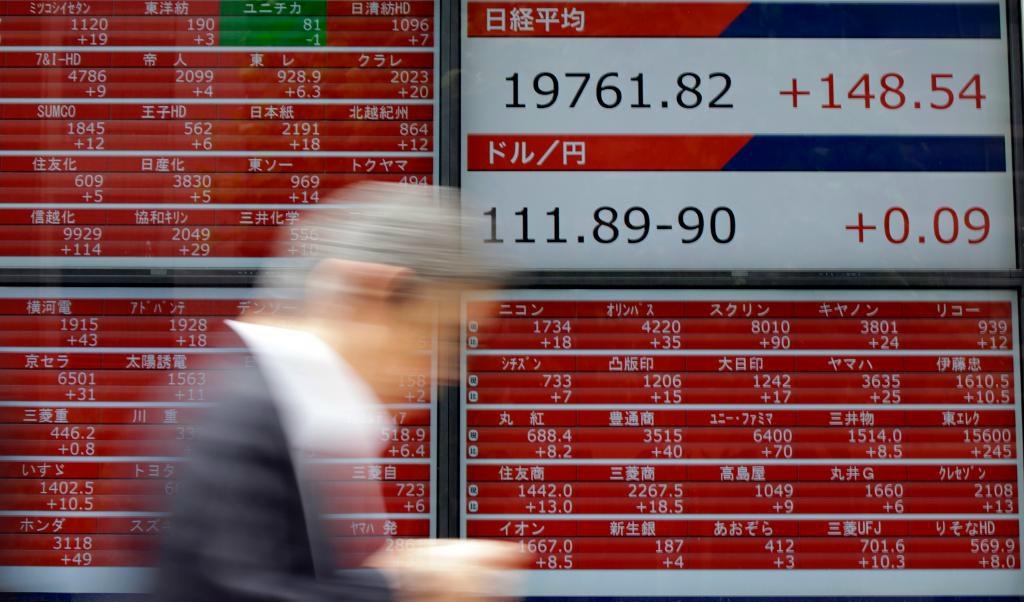 

Uppåt i Tokyo. Foto: Eugene Hoshiko/AP/TT                                                                                        