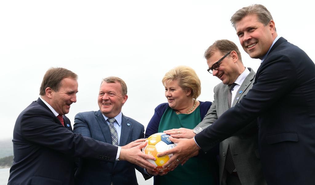 

Statsminister Stefan Löfven har tillfälle att prata Nordea med sin danske och finländske kollega Lars Lökke Rasmussen och Juha Sipilär när de nordiska statsministrarna träffas i Bergen.  Foto: Hommedal, Marit/NTB/TT                                                                                        