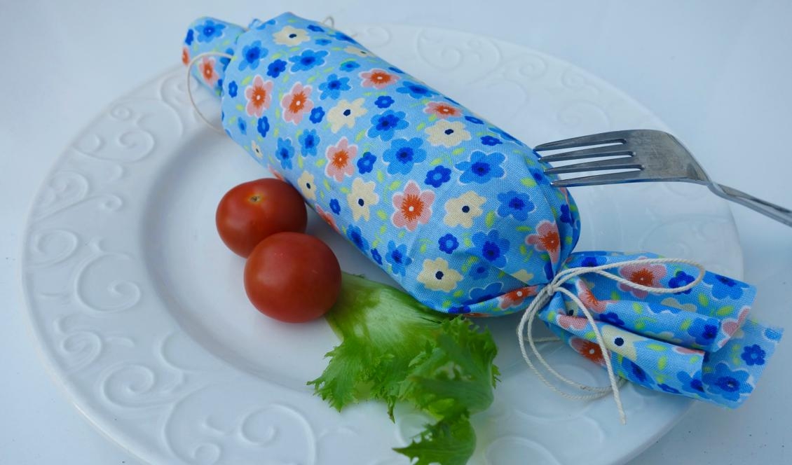Hasse Alfredssons "Jag vill ha blommig falukorv till lunch mamma, nå´t annat vill jag inte ha" påminner om kräsna barn vid dagens matbord. Så hade jag ju inte tänkt att våra barn skulle bli, de skulle ju snällt äta av allt som ställdes fram. Men kanske kan vi lära av hur det var på morfars tid. Foto: Eva Sagerfors