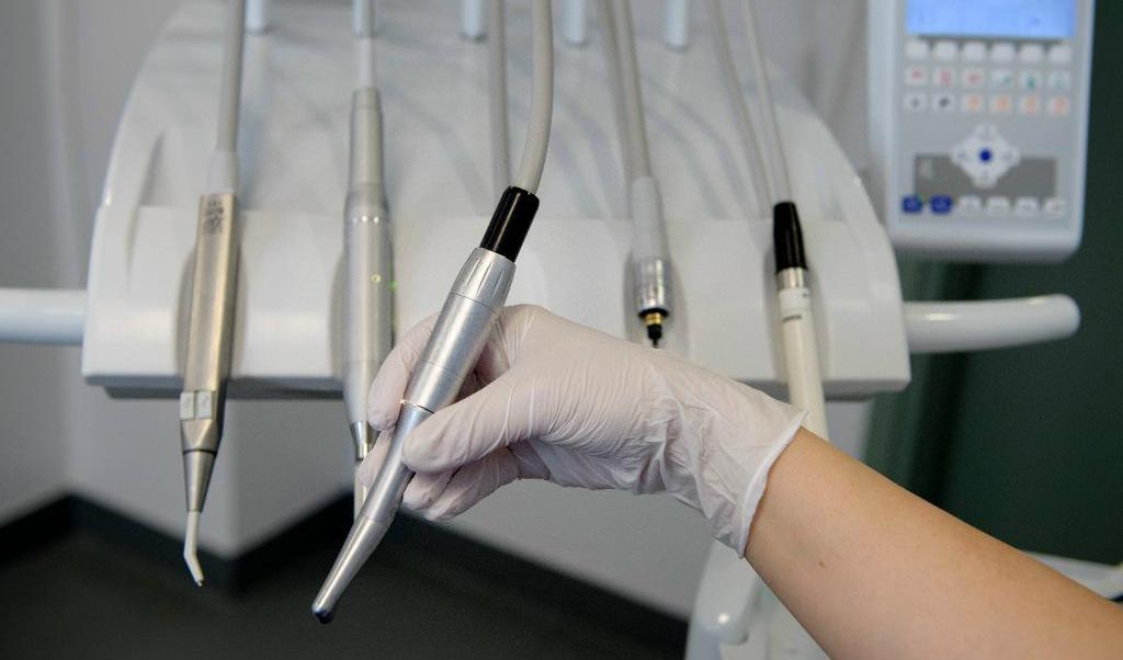 
Försäkringskassans återkrav i tandvårdsstöd från tandläkare som lämnat felaktiga uppgifter om patientbesök fortsätter att minska. Foto: Jessica Gow/TT-arkivbild                                            
