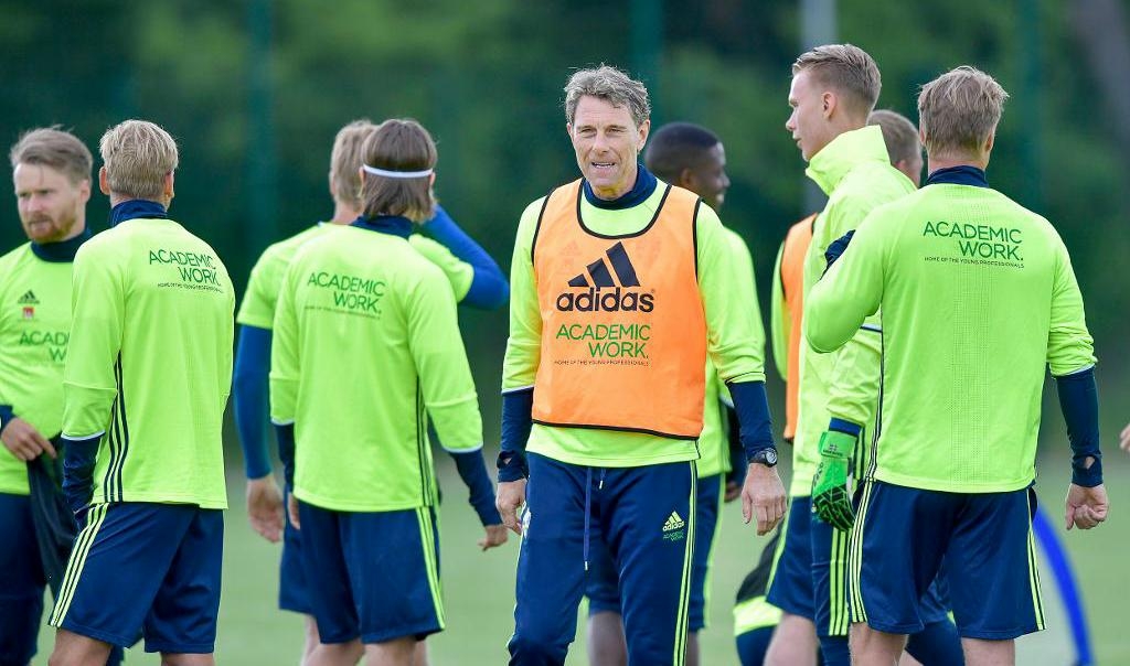 
Sverige är regerande mästare, men England är "skyhöga" favoriter i EM-premiären, enligt U21-landslagets förbundskapten Håkan Ericson. Foto: TT                                            