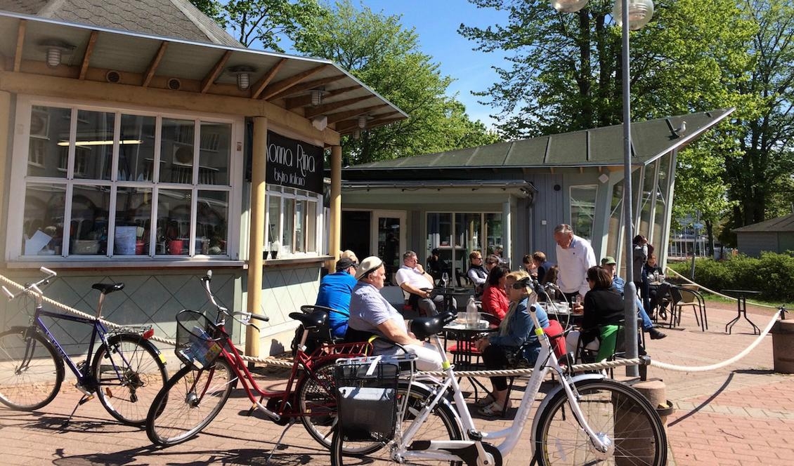 




Uteservering i Mariehamn. Foto: Yi Zhang                                                                                                                                                                                                                            