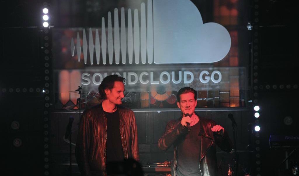 
Soundclouds medgrundare Eric Wahlforss, till vänster, och Alex Ljung. Bolaget säger upp 173 medarbetare, motsvarande 40 procent av personalen. Foto: Diane Bondareff/AP/TT-arkivbild                                            