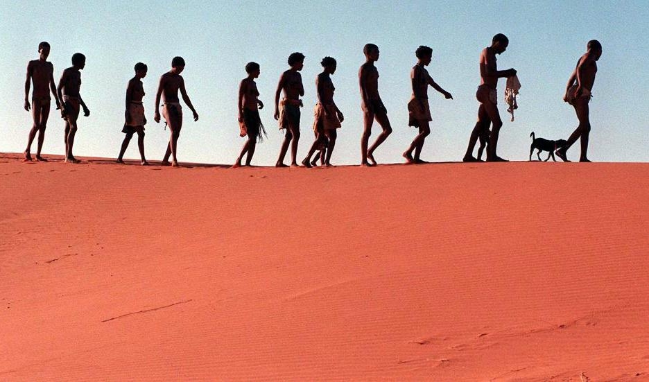 
Sanfolket på vandring genom kulturlandskapet Khomani i Sydafrika. Afrika har flera nya platser med på Unescos världsarvslista. Foto: Obed Zilwa/AP/TT                                            