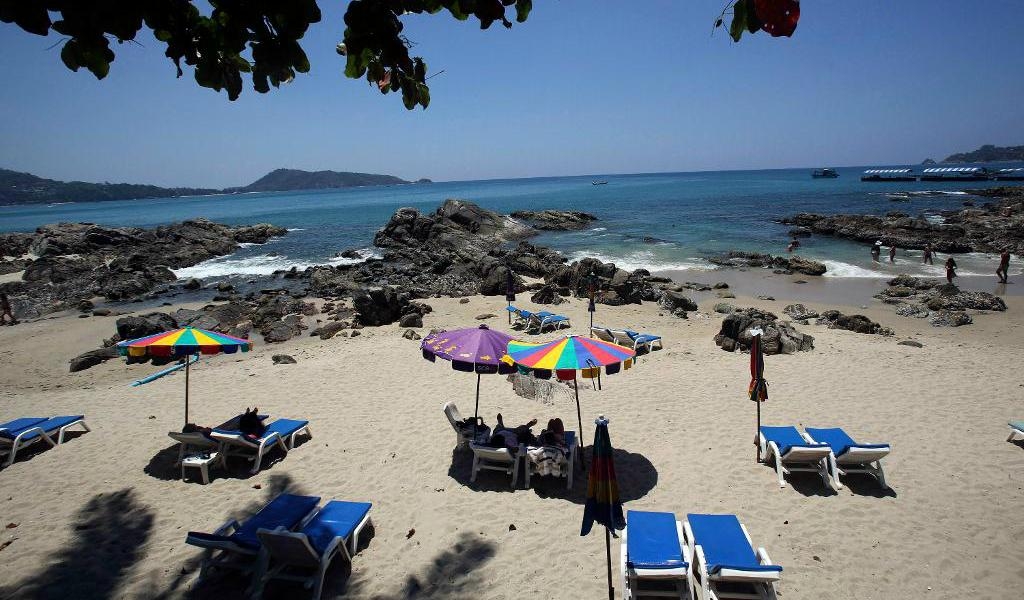 
Turister i thailändska Phuket. Foto: Sakchai Lalit/AP/TT-arkivbild                                            