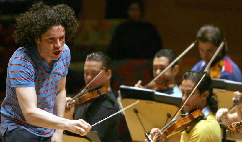 


























Dirigenten Gustavo Dudamel från Venezuela och Simon Bolivar National Youth Orchestra of Venezuela repeterar Beethovens symfoni nr 5 inför en konsert på Walt Disney Concert Hall of Los Angeles i Kalifornien 2007. Foto:  Gabriel Bouys/AFP/Getty Images                                                                                                                                                                                                                                                                                                                                                                                                                                                                                                                                                                                                                                                                                                                                                                                                                                                                                                                                                                                                                                                                                                                                                                                                                                    