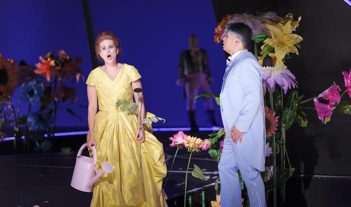 


Marguerite (Sabina Risholt) och Faust (Yinjia Gong). Foto: Micke Sandström                                                                                                                                    