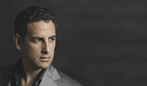 




Lördag 7 oktober är det dags för det efterlängtade mötet mellan stjärntenoren Juan Diego Flórez och Malmö SymfoniOrkester, för kvällen under ledning av amerikanske dirigenten Christopher Franklin. Världens ledande operahus och orkestrar står i kö för att engagera den peruanske bel canto-tenoren Flórez och nu kan konsertbesökare från när och fjärran se fram emot konserten tillsammans med MSO på Malmö Live. Foto: MSO                                                                                                                                                                                                                            
