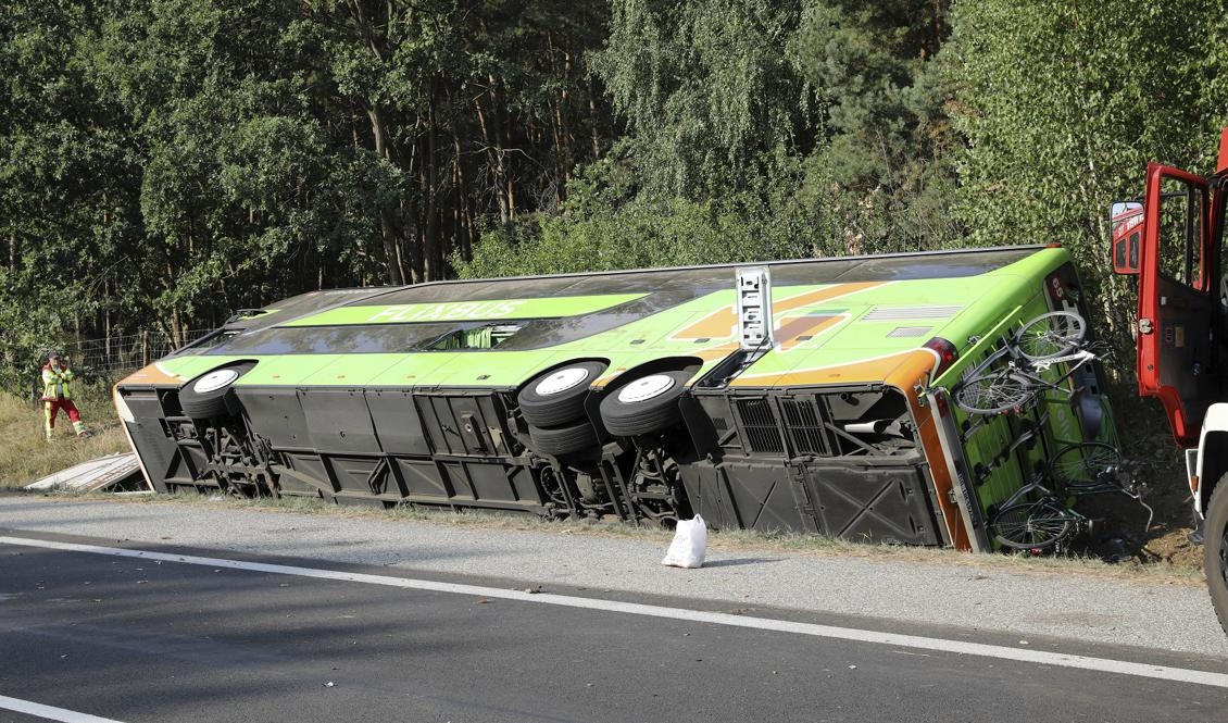 
Ett 60-tal personer fanns ombord på bussen som var på väg från Stockholm till Berlin via Köpenhamn. Foto: Bernd Wuestneck/AP/TT                                            