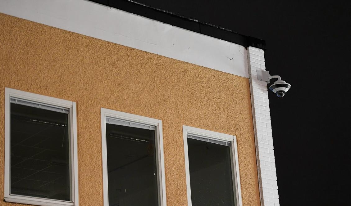 
En utredning föreslår att polisen ska slippa begära tillstånd för kameraövervakning. Foto: Jonathan Näckstrand/TT-arkivbild                                            