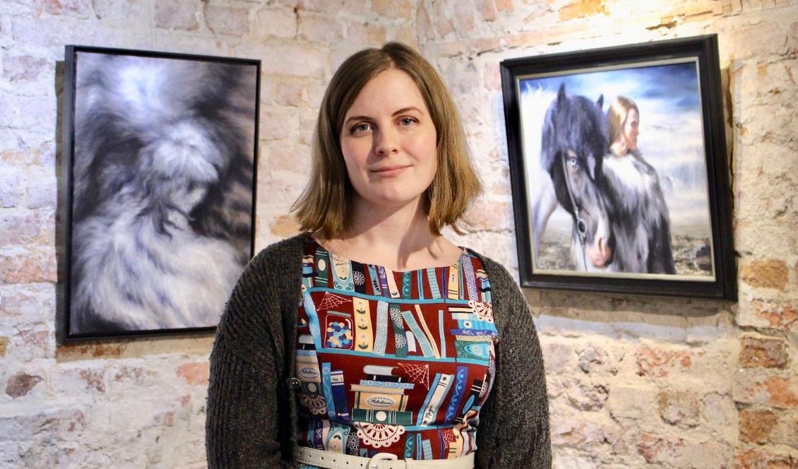 


















Sigríður Huld Ingvarsdóttir på utställningen "Kontemplationer kring ursprung" som visas på Galleri Upsala 1810 till och med 3 januari. Foto: Susanne W Lamm                                                                                                                                                                                                                                                                                                                                                                                                                                                                                                                                                                                                                                                                                                                                                                                                                                                                                                                                                