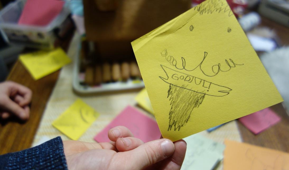 






Hälsningen är noggrant ditskriven tillsammans med en liten, glad bild. Foto: Eva Sagerfors                                                                                                                                                                                                                                                                                                                                                