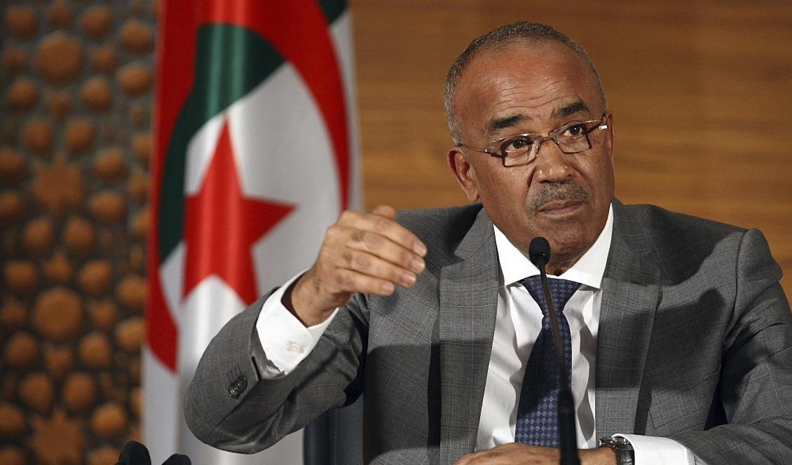 Algeriets nyligen tillsatta premiärminister sitter kvar på sin post i Algeriets övergångsregering. Foto: Anis Belghoul/AP/TT-arkivbild