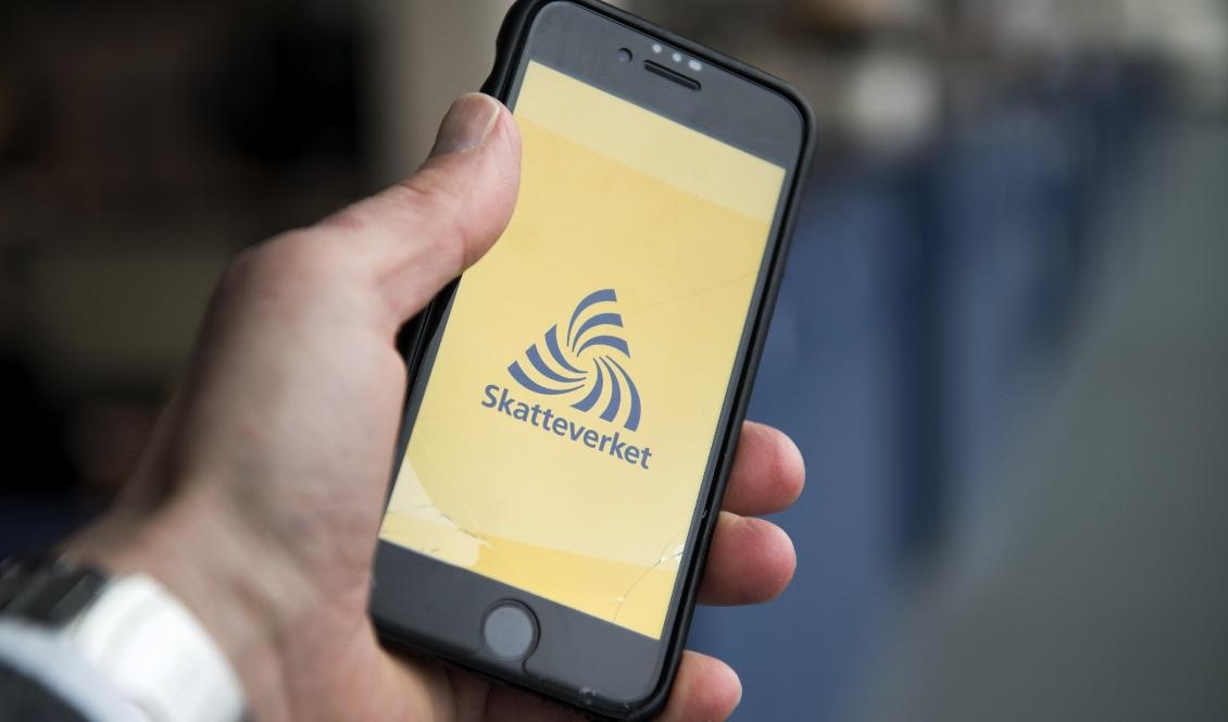 Ett klick i telefonen kan vara allt som behövs. Foto: Henrik Montgomery/TT