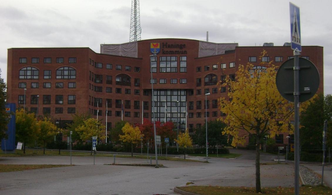 


Haninge kommun har betalt 3,7 miljoner kronor i förskottshyra, men har inte fått några bostäder. Foto: Albert Jankowski                                                                                                                                                
