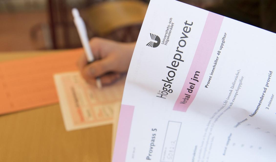 Personer runt om i landet köpte fuskpaket, som skulle hjälpa dem till ett bättre resultat på högskoleprovet. Foto: Henrik Montgomery/TT