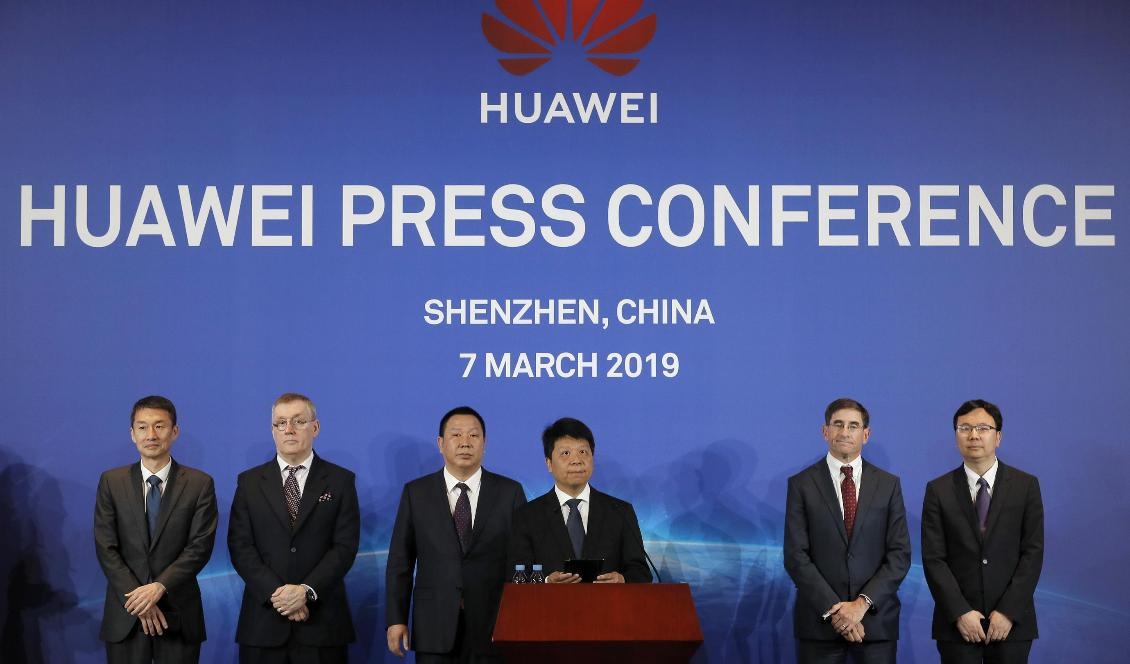 
Huaweis styrelseordförande Guo Ping på bolagets presskonferens i Shenzhen, Kina. Foto: Kin Cheung/AP/TT                                                