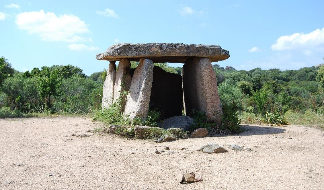 Megalitgraven Dolmen de Fontanaccia, Korsika. Foto: Bettina Schulz Paulsson/TT