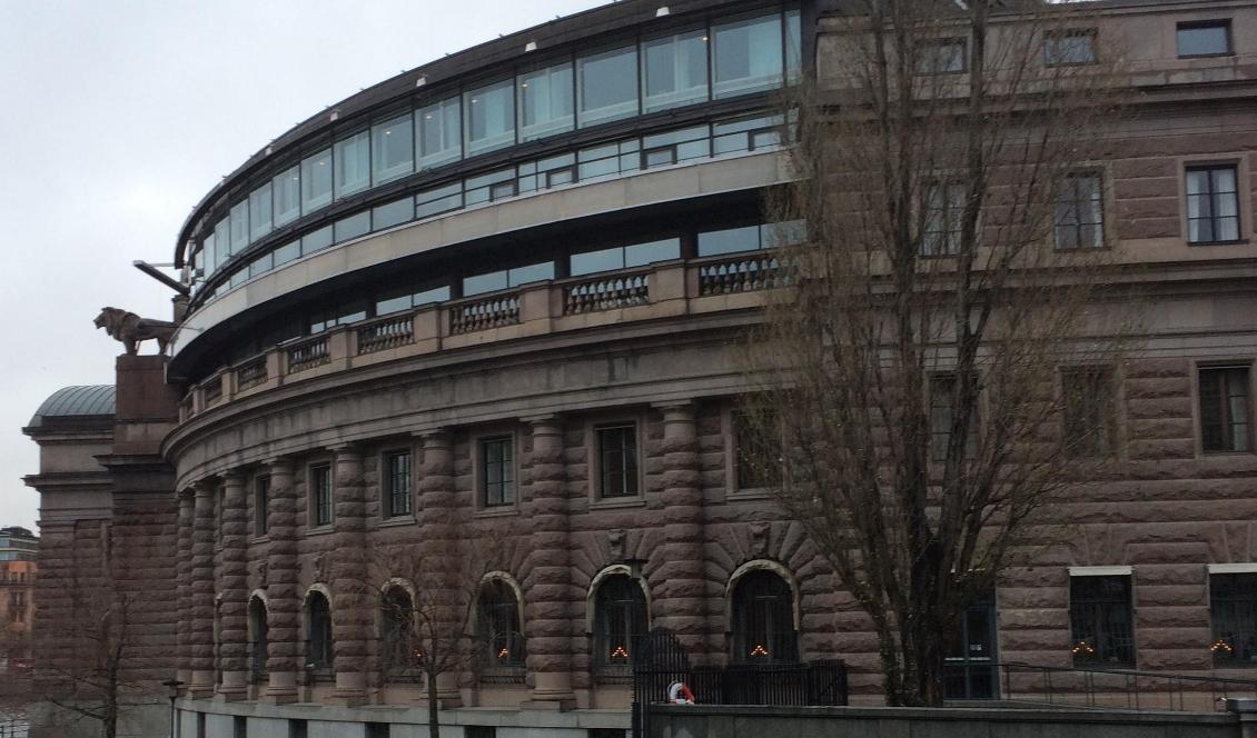 
En majoritet av svenskarna gör tummen ned för regeringsuppgörelsen. Foto: Epoch Times                                                
