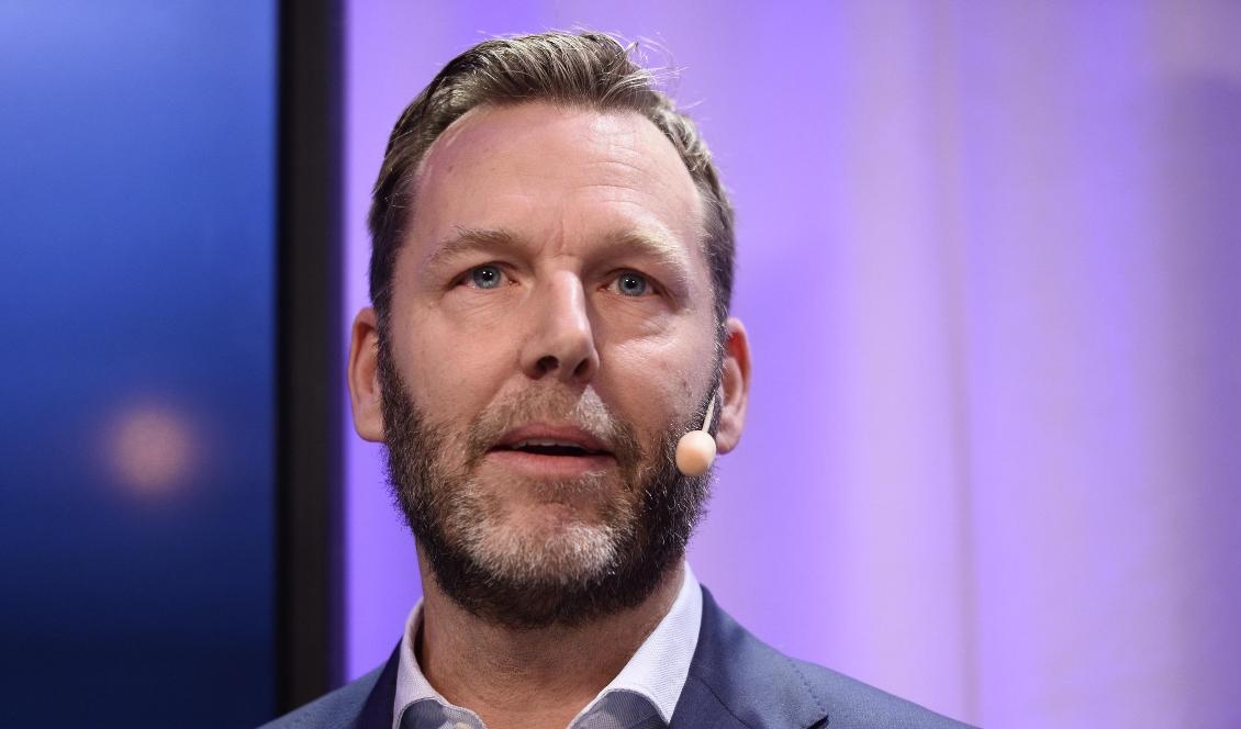 

Telia, med vd Johan Dennelind, redovisar ett kraftigt vinstfall. Foto: Stina Stjernkvist/TT-arkivbild                                                                                                