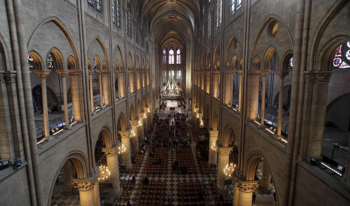 Interiören i katedralen Notre-Dame. Foto: Christophe Ena/AP/TT-arkivbild
