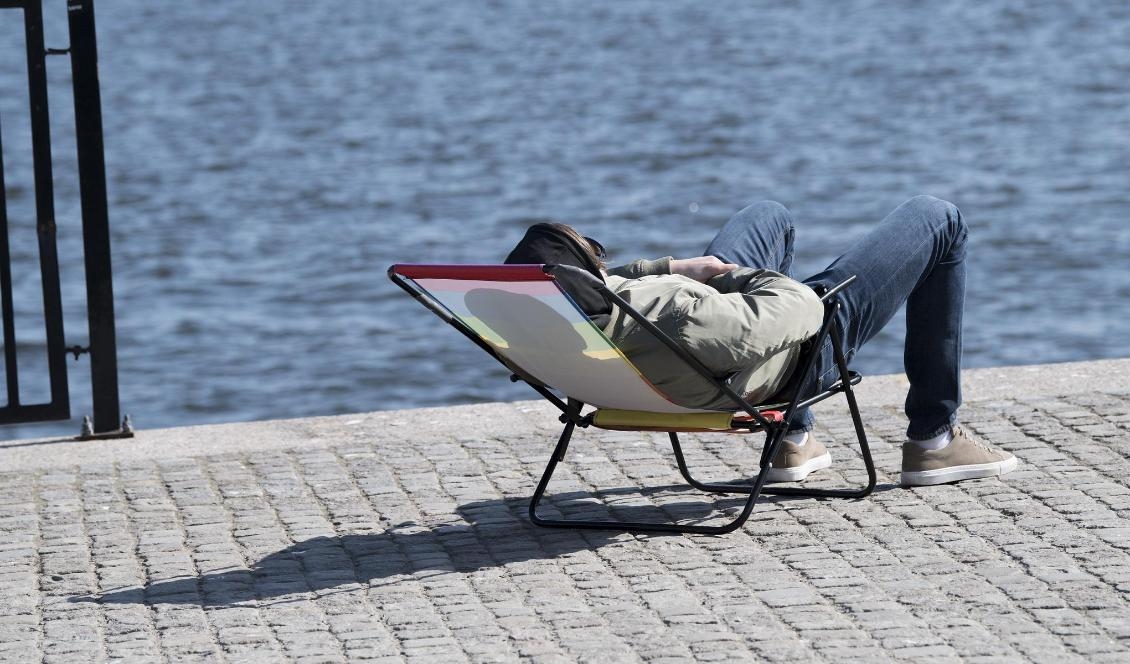 Det kommer gå utmärkt att fortsätta njuta av solen under annandag påsk. Foto: Fredrik Sandberg/TT-arkivbild