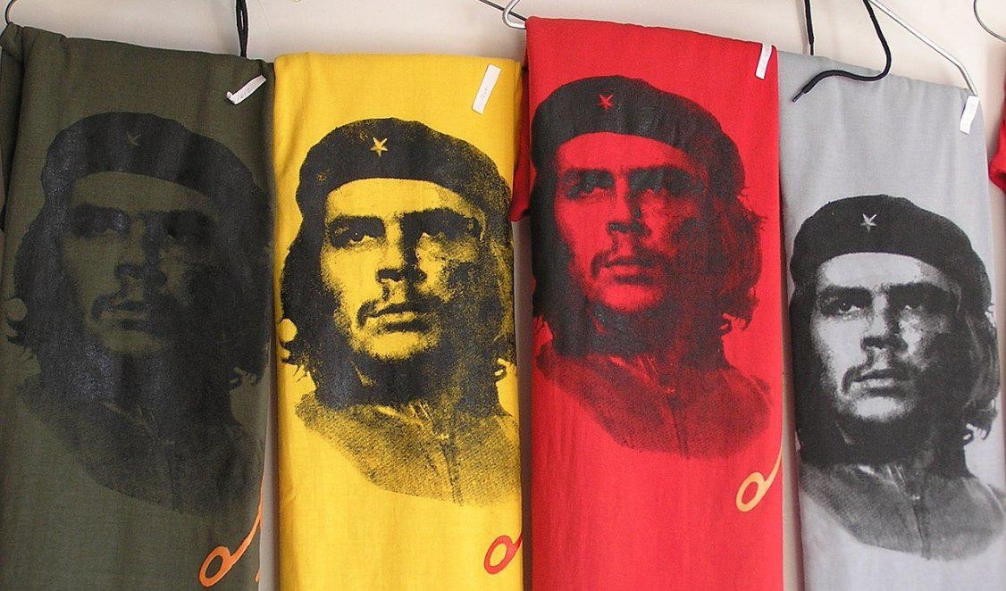 

Che Guevara-t-shirts till försäljning i sovenirbutiken vid Museo de la Revolución, i Havana, Kuba.                                                                                                