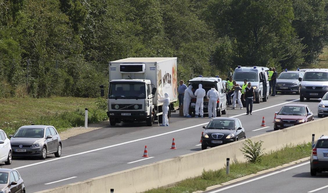





Frysbilen med 71 döda migranter hittades vid en motorväg söder om Wien 2015. Foto: Ronald Zak/AP/TT-arkivbild                                                                                                                                                                                                                                                                                                