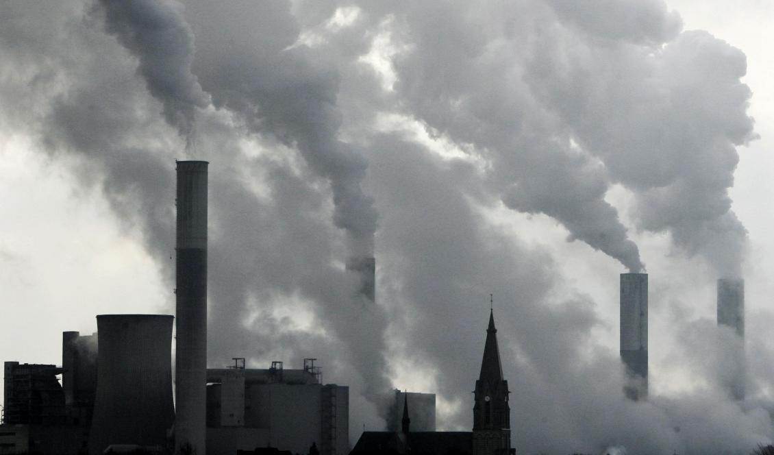 Kolanvändningen sjunker kraftigt i EU. Trenden pekar på att koldioxidutsläppen sjunker med 65 miljoner ton i år jämfört med förra året. Foto: Frank Augstein/AP/TT