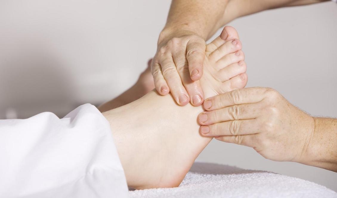 
Fotnervsterapi använder sig av 62 separata punktgrupper i fotvalvet, där varje grupp innehåller tre individuella punkter för olika funktioner. Behandlingen görs enbart med händerna.                                                 