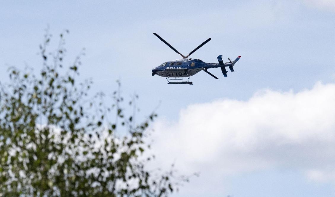 En helikopter ska spana efter bilbränder i Skåne. Foto: Johan Nilsson/TT-arkivbild