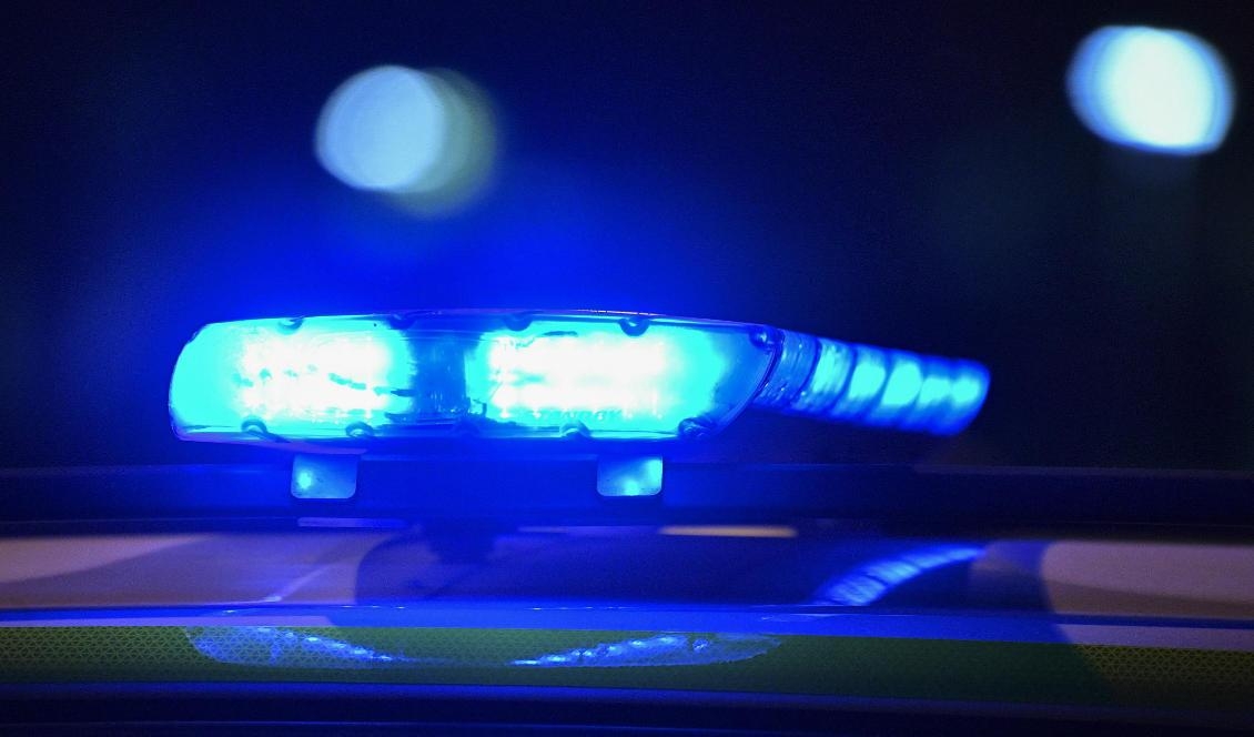 Polisen har hittat en skadad person i Hökarängen och söker efter misstänkta gärningsmän. Foto: Johan Nilsson/TT-arkivbild