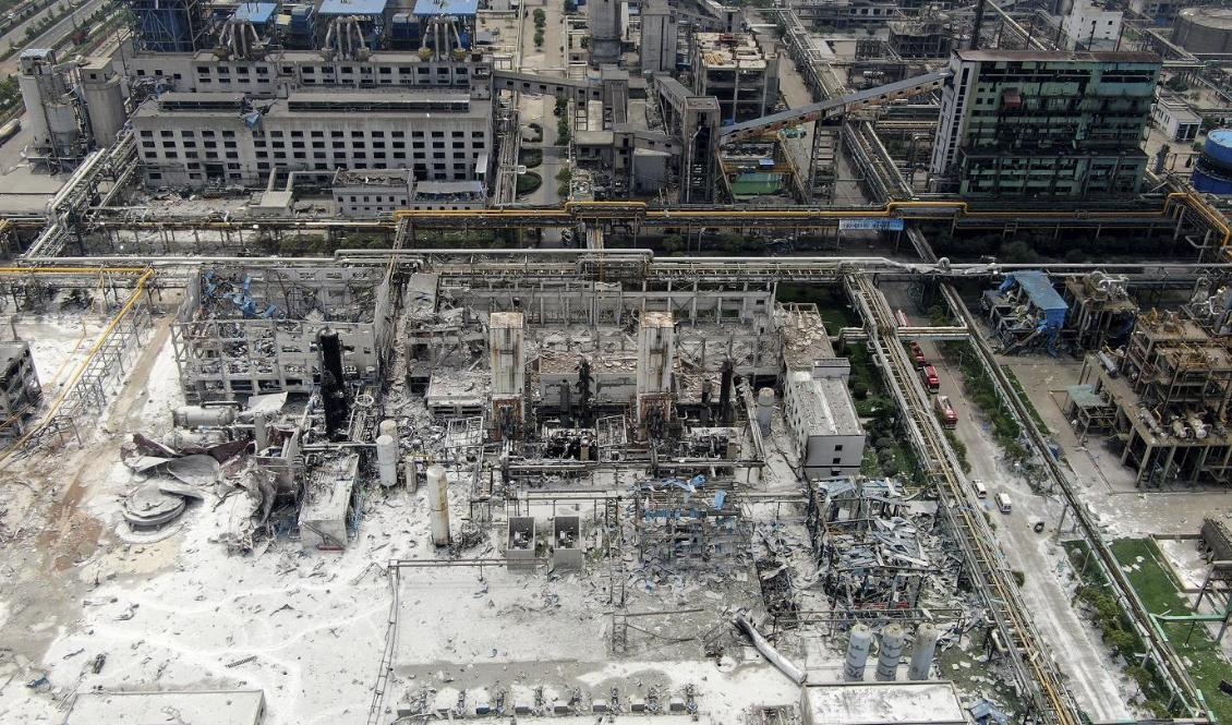 En flygbild av förödelsen efter explosionen i gaskraftverket i staden Sanmenxia i Kina. Foto: AP/TT