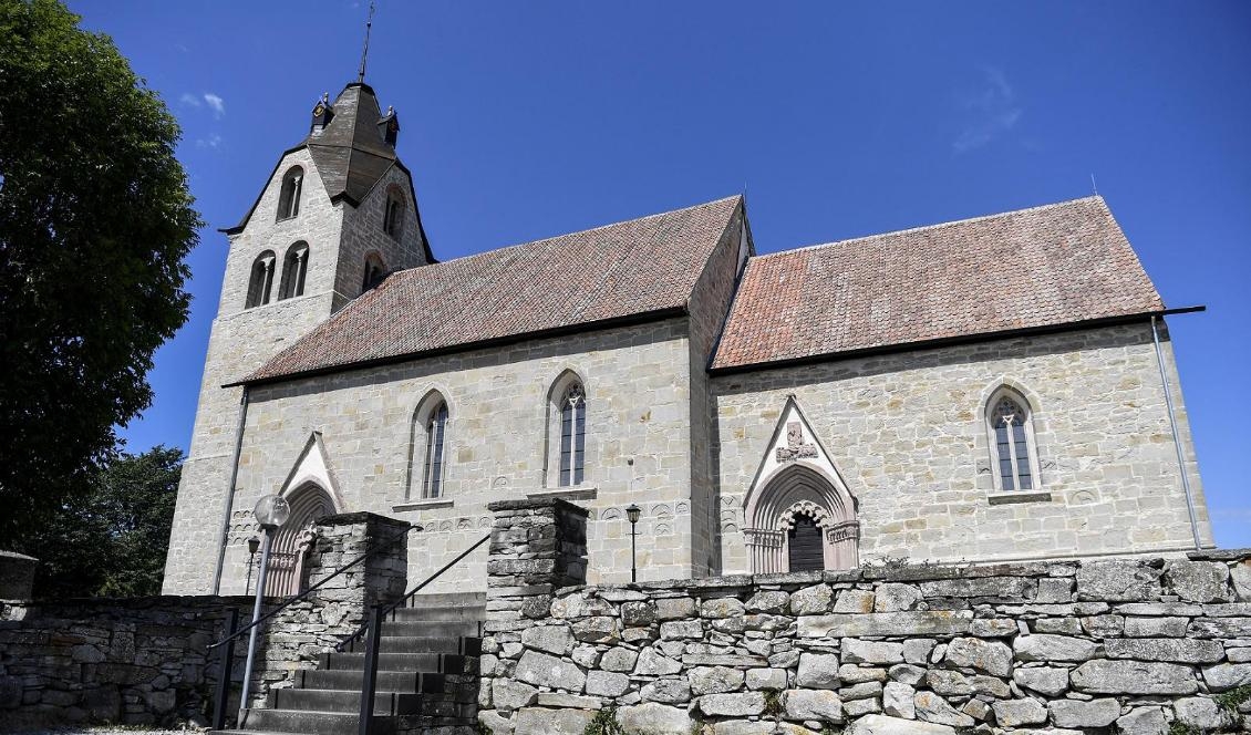

Grötlingbo kyrka i Visby stift på Gotland. Stiftet får drygt 15 miljoner kronor enligt fördelningen av kyrkoantikvarisk ersättning. Foto: Henrik Montgomery/TT-arkivbild                                                                                                