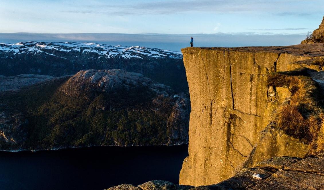 


Utsikten från Preikestolen är svårslagen.                                                                                                                                                