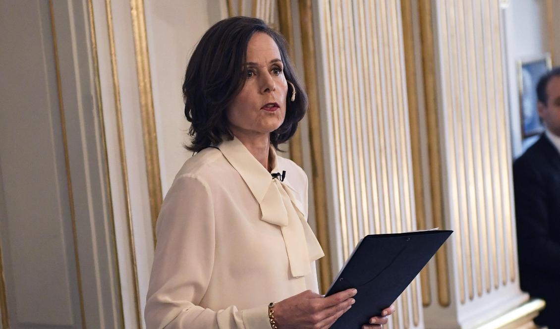 Sara Danius tillkännager Nobelpriset i litteratur (2016) i Börshuset i Stockholm. Foto: TT-arkivbild