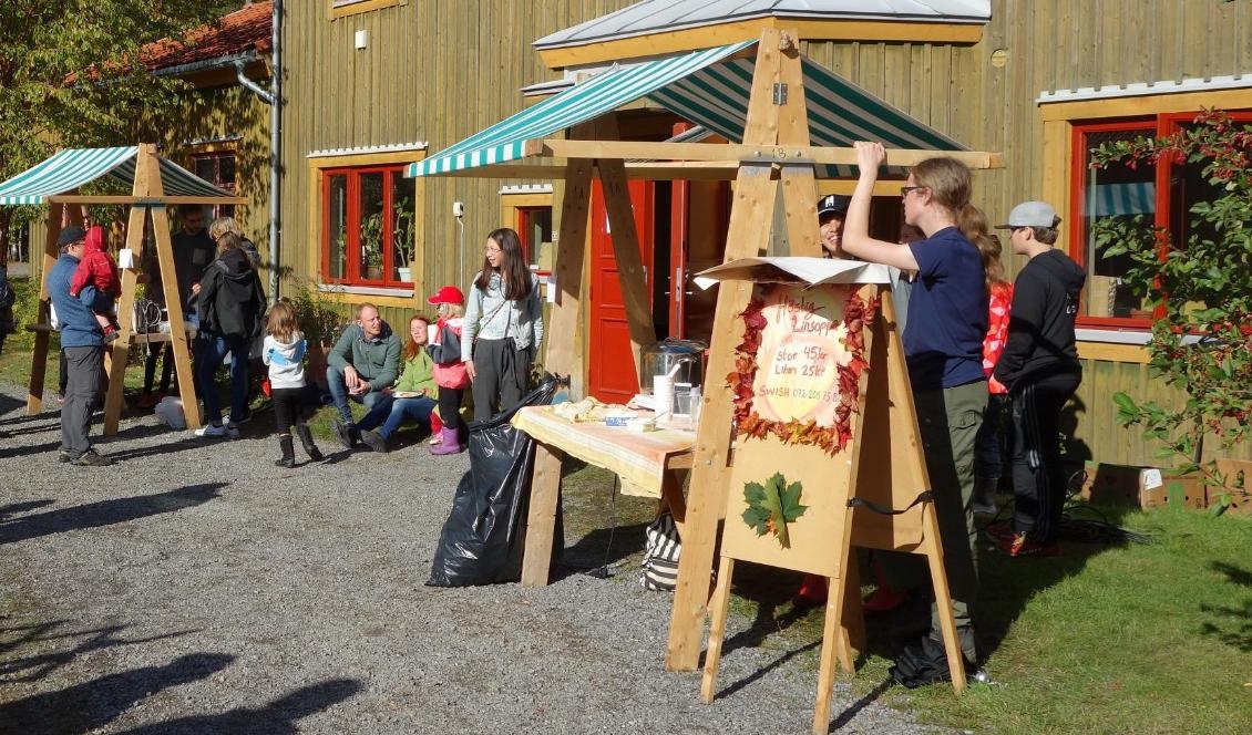









Solig höstfest vid Umeå Waldorfskola, 2018. Foto: Eva Sagerfors/Epoch Times                                                                                                                                                                                                                                                                                                                                                                                                                                                                                                