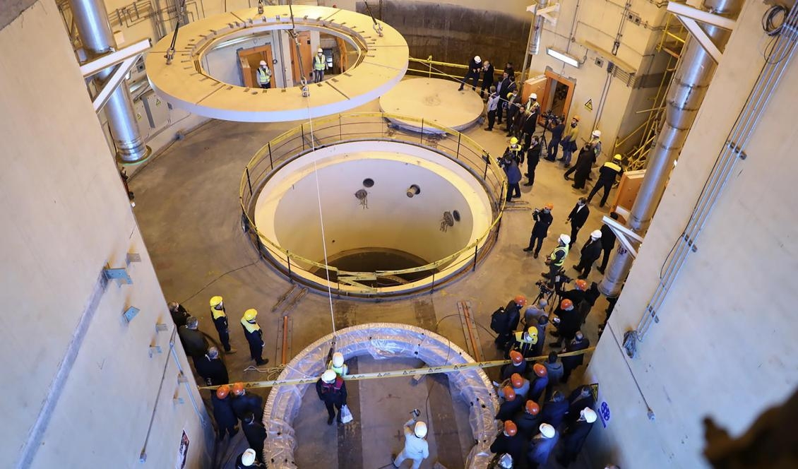 Tekniker i arbete vid en kärnenergianläggning i Iran. Foto: Irans atomenergiorganisation/AP/TT-arkivbild