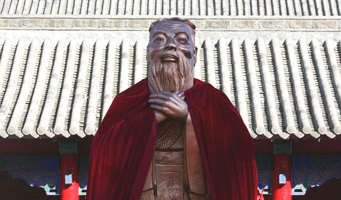 


En staty av filosofen Konfucius visas vid en ceremoni i Changchun, Kina, den 28 september 2008. Foto: China Photos/Getty Images                                                                                                                                                