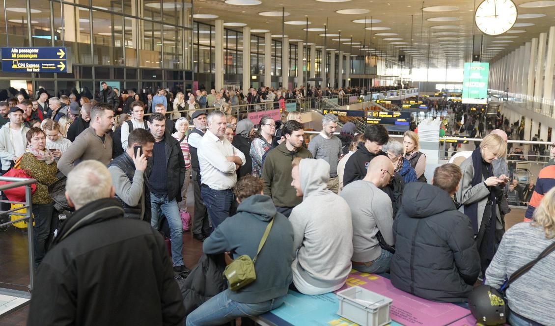 Säkerhetspersonalen på Kastrup har gått ut i strejk och det är långa köer till säkerhetskontrollen. Foto: Martin Sylvest/Ritzau/TT