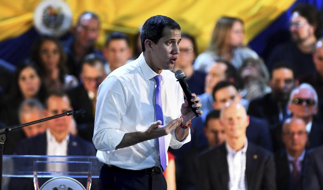Venezuelas oppositionsledare Juan Guaidó under ett tal i amerikanska Miami i fredags. Foto: Gaston De Cardenas/AP/TT